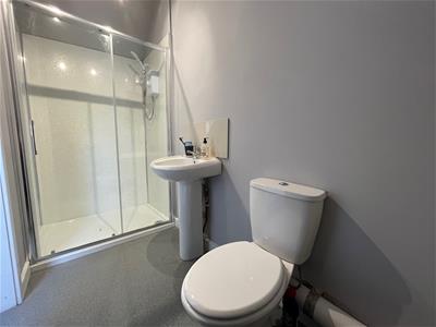 EN SUITE SHOWER ROOM